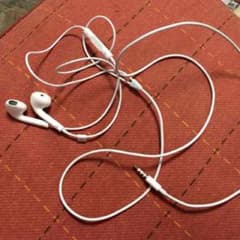 iPhone純正イヤホンのサムネイル
