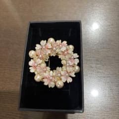 桜モチーフ フラワーリース ブローチのサムネイル
