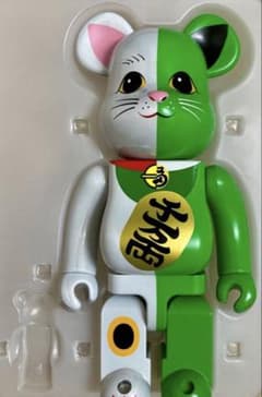 ベアブリック　bearbrick　招き猫　白 ✕ 緑　黒 ✕ 黄 400%セット ベアブリック 招き猫 白 緑 400% フィギュア - メルカリ