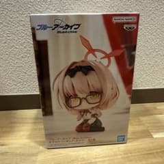 ブルーアーカイブ おすわりフィギュア チナツ　新品　未開封のサムネイル