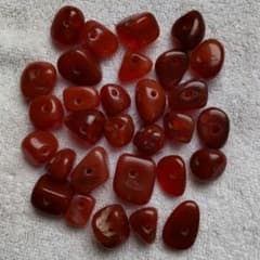 赤褐色の天然石 30個 カーネリアン？タンブルビーズのサムネイル