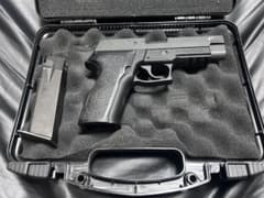 東京マルイ SIG SAUER P226 E2 ガスガン 本体+ガンケースのサムネイル