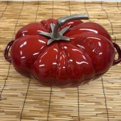 STAUB トマト型鍋 レッド　オマケ付き STAUB トマト型鍋 レッド オマケ付き - メルカリ