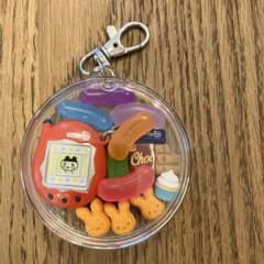 ガチャ詰めポーチ風 キーホルダー たまごっち - メルカリ