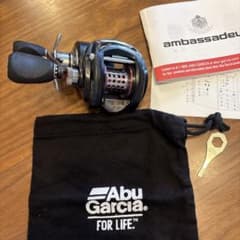 Abu Garcia レボ エリート8L ベイトリール(左)のサムネイル