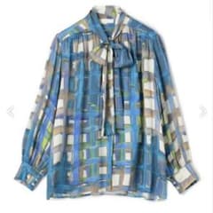 ボールジィ スタックチェックプリント ボウタイブラウス　トゥモローランド ブルー スタックチェックプリント ワイドボウタイブラウス トゥモローランド