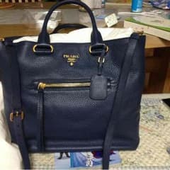 プラダ新品 参考価格22万のサムネイル