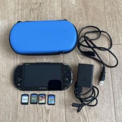 PS Vita 本体 ゲームカード4枚付きのサムネイル