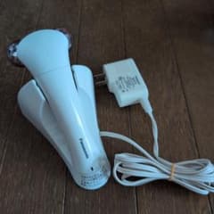 Panasonic 美顔ローラー 本体 充電スタンド付のサムネイル