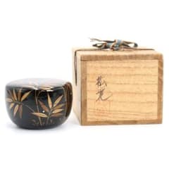 茶道具　塗師　松永松寛作　花草蒔絵　炉縁　共箱　V　8521A 松永松寛作 笹露蒔絵 平棗 銀粒 茶道具 共箱 V871 N6 - メルカリ