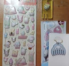 サンリオ キャラクターズ シール アクリルコーム キーホルダーセット【匿名配送】のサムネイル