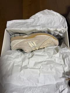 AURALEE × New Balance 1906R "Beige"のサムネイル