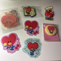 BT21 TATA ラバーキーホルダー 缶バッジ ステッカー まとめ売りのサムネイル