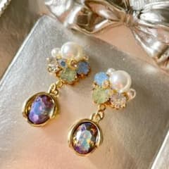 ビジューピアスorイヤリングのサムネイル