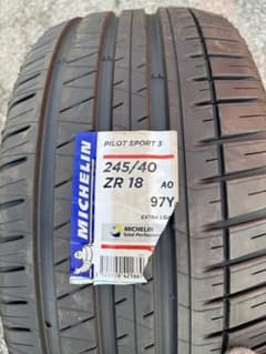 MICHELIN PILOT SPORT 3 245/40ZR18のサムネイル