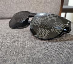 LOUIS VUITTON サングラス ダミエ柄　ケース無しのサムネイル