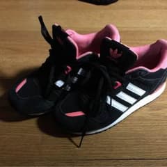 アディダスのサムネイル