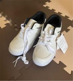 スニーカー　24.5のサムネイル