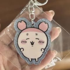 ちいかわラメアクリルキーホルダー5 古本屋即購入可⭕️のサムネイル