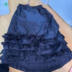 フリル付き黒ロングスカートのサムネイル