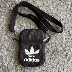 adidas アディダス ショルダーバッグ ブラックのサムネイル