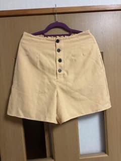 GU ボタン付きイエローハーフパンツのサムネイル