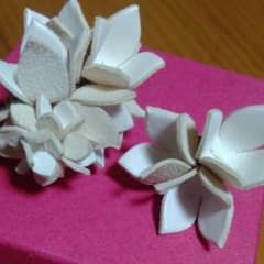 【お値引きしました！】お花のイヤリング 白のサムネイル