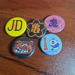 キャラクター ピンバッジ 5個セット - メルカリ