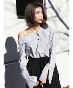 EMODA 新品未使用　ワンサイドネックドッキングシャツのサムネイル