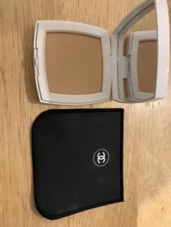 カズ様☆CHANEL ルブラン ツヤ肌 袋付き パウダー ファンデーションのサムネイル