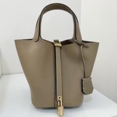 新品 本革 高級 キューブバッグ バケツバッグ ベージュ ハンドバッグ