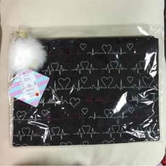 lilLilly 8500円クラッチバッグのサムネイル