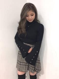 パールボタン袖フレアタートルニットのサムネイル