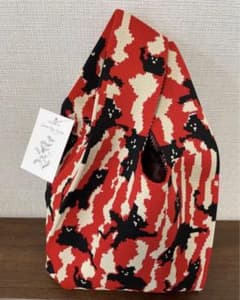 【新品未使用】ニットバッグ エコバッグ 折りたたみ 黒猫 ネコ柄 ハンドバッグのサムネイル