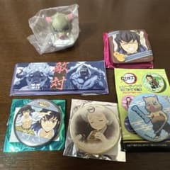 Demon Slayer: Kimetsu no Yaiba can badges and figures (bundle sale)