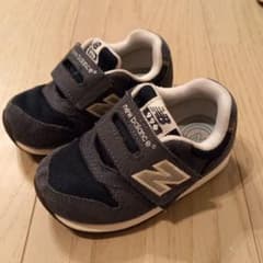 ニュースバランス　キッズスニーカーのサムネイル