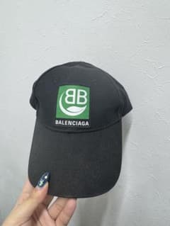 BALENCIAGA ブラック ベースボールキャップ - メルカリ