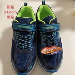 瞬足　新品23.0センチのサムネイル