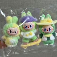 ラブブ labubu キーホルダー緑のサムネイル