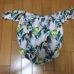 Bershka オフショルダーのサムネイル