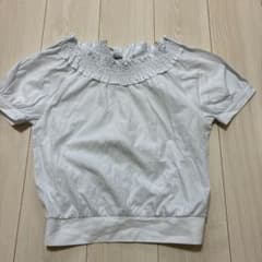 フリル付きホワイト半袖トップスのサムネイル