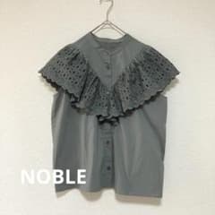 NOBLE スカラ刺繍 フリルブラウス グレー ノーブル シャツ F 日本製 NOBLE スカラ刺繍 フリルブラウス グレー ノーブル シャツ F 日本製