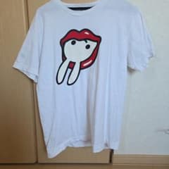 CUNE ウサギと口紅デザイン Tシャツ Mのサムネイル