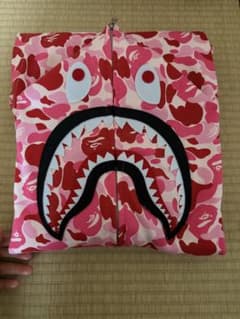 A BATHING APE ピンクカモ シャークパーカーのサムネイル
