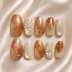 ネイルチップ 現品 ニュアンス ぷっくりフラワー 秋 冬 淡色 韓国 ブラウンのサムネイル