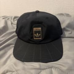 adidas キャップ ブラック ゴールドロゴのサムネイル