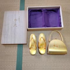 ジ*ン様 和装用 金色 草履とハンドバッグセットのサムネイル