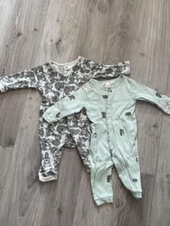 H&M ウサギプリントロンパース 4〜6M 2枚セットのサムネイル