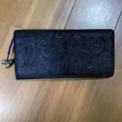 ♡印伝屋黒ペイズリー柄長財布 カードポケット多数 - メルカリ