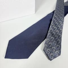꧁極美品꧂ ディオールオム ネクタイ ナロータイ オブリーク ピクセル ネイビー Dior ディオールオム ネクタイ トロッター ナロータイ 紺 - メルカリ